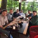 Президент Украины Владимир зеленский отпраздновал день конституции Украины в пивбаре\ фото - Зеленский