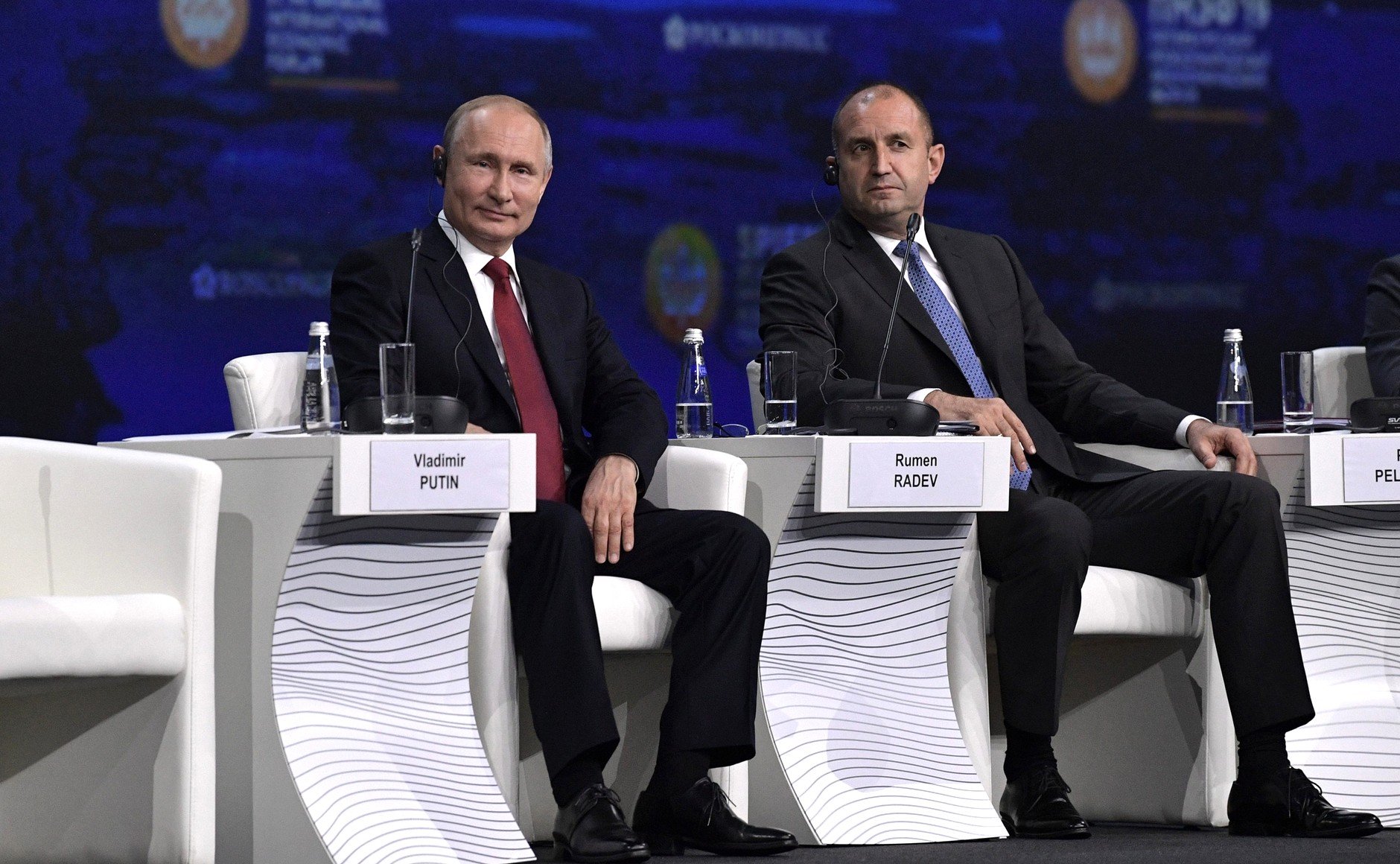 Владимир Путин C Президентом Болгарии Руменом Радевым на пленарном заседании Петербургского международного экономического форума. фото - пресс-служба президента РФ