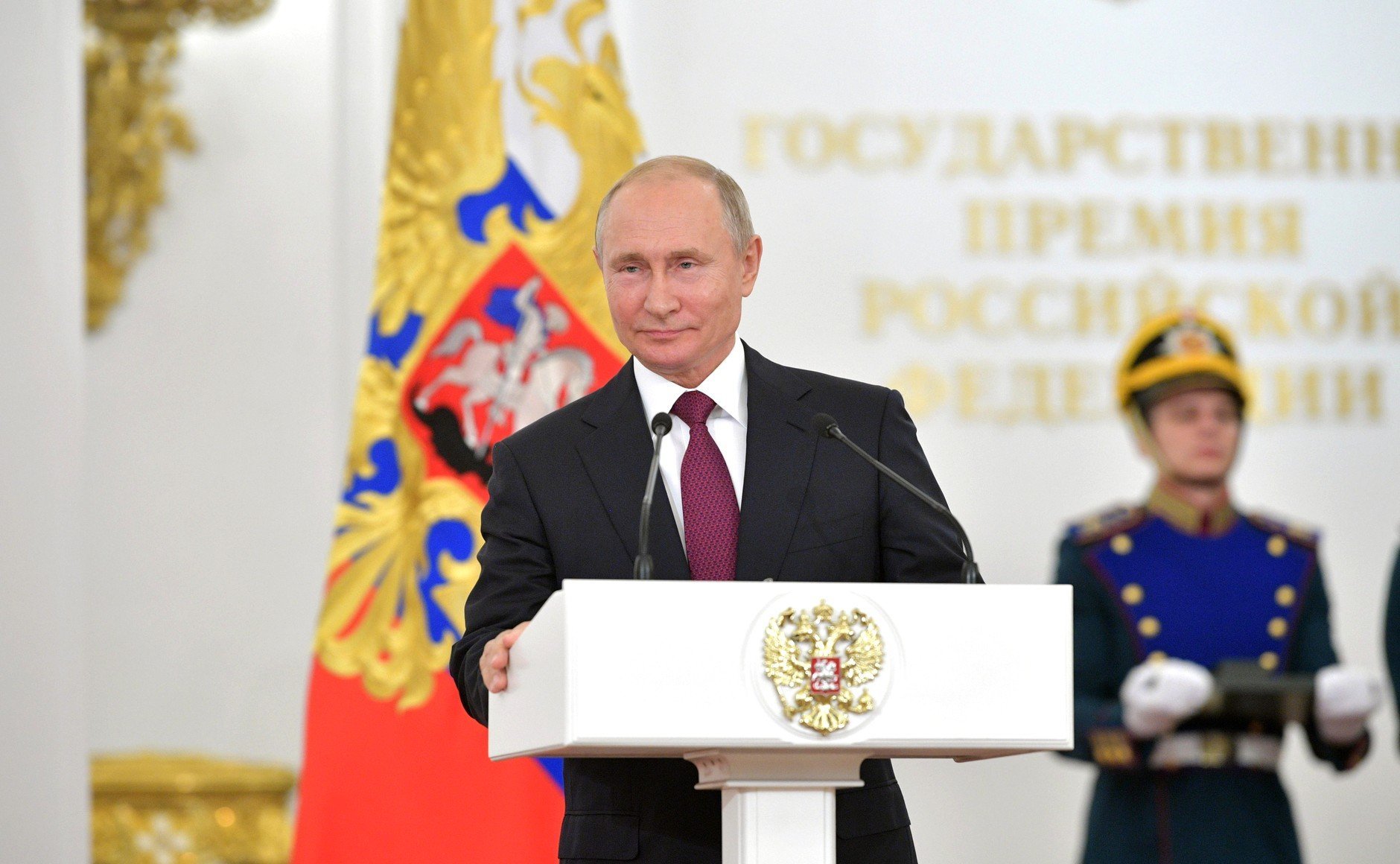 Владимир Путин поздравил россиян с днём России\ фото - пресс-служба президента РФ