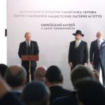 Владимир Путин на церемонии открытия памятника героям Сопротивления в фашистских лагерях и еврейских гетто в годы Второй мировой войны.\ фото - пресс-служба президента РФ