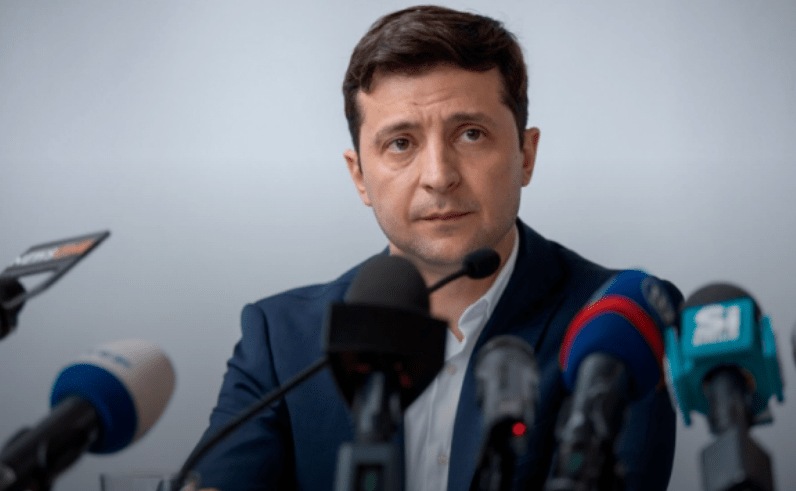 Украина в смартфоне: Зеленский с руганью выгнал секретаря горсовета Борисполя