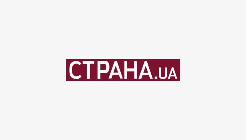 Украинские нацисты напали на журналиста "Страна.ua" во время митинга возле NewsOne