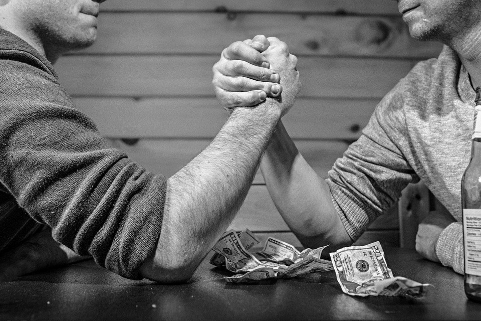 Forbes составил рейтинг самых высоких доходов российских звёзд до 40 лет