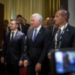 Зеленский и вице-президент США Майк Пенс на встрече в Польше\ фото - пресс-служба президента Украины