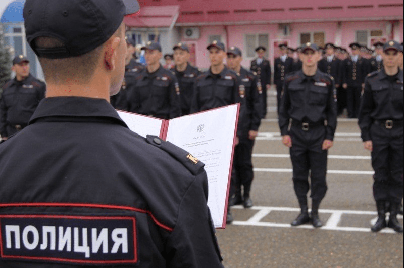 Курсант МВД задержал в Московском метро преступницу с ножом