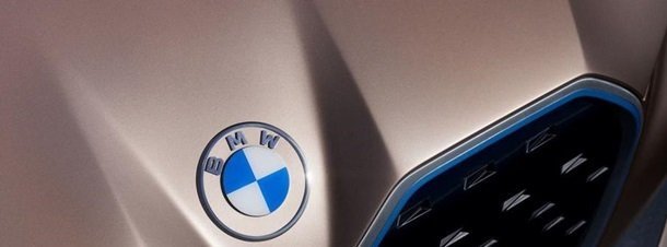 BMW сменила логотип от 1997 года