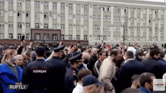 Первый в РФ митинг против самоизоляции прошёл во Владикавказе (видео)