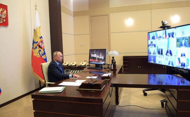 Владимир Путин продлил карантинные меры в РФ до 15 мая