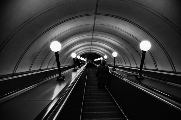 "Пробки" из людей в метро, пробки на въезде в Москву: Москва на пропускном режиме (видео)