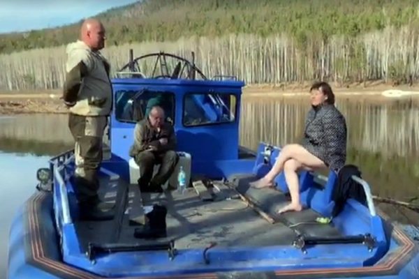 Иркутские чиновники задерживают друг друга на месте лесных пожаров (видео)