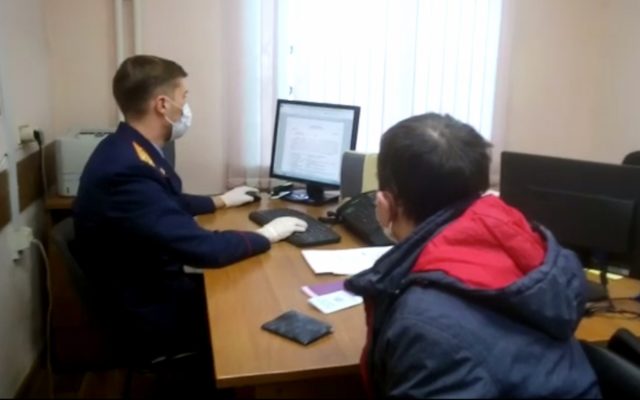 СК вычислил размещавших фото фашстов, идут обыски, допросы и задержания