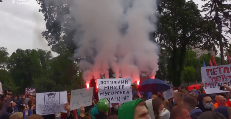 На Украине начались протесты против произвола полиции и Авакова