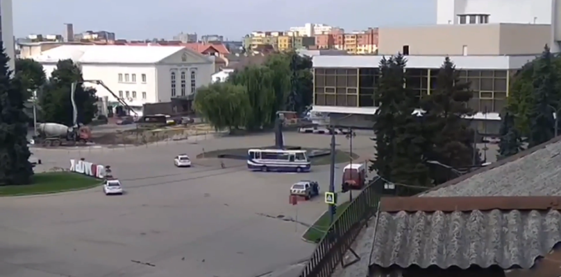 Ситуация в Луцке остаётся крайне тяжёлой, у автобуса с заложниками прогремели взрывы