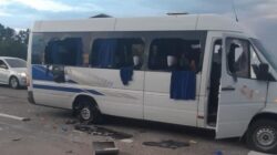 Украинские нацисты расстреляли автобус с людьми пол Харьковом, есть погибшие