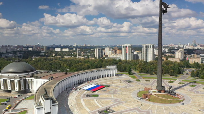 День Триколора прошёл в России