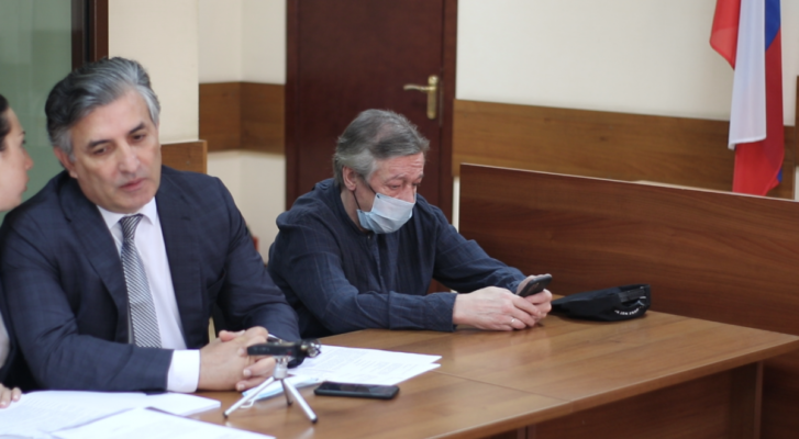 Ефремов вину признал, но никто не поверил - 11 лет колонии требует обвинение