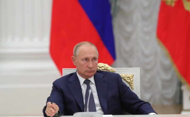 Путин продлил своим указом все документы иностранцам до 15 декабря