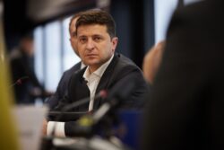 Зеленский раскритиковал и обозвал украинского политика, которым оказался он сам