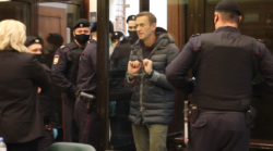 Навальный приговорён к реальному сроку - 3.5 года колонии общего режима