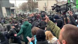 Националисты в Киеве попытались штурмом захватить телеканал "Наш"