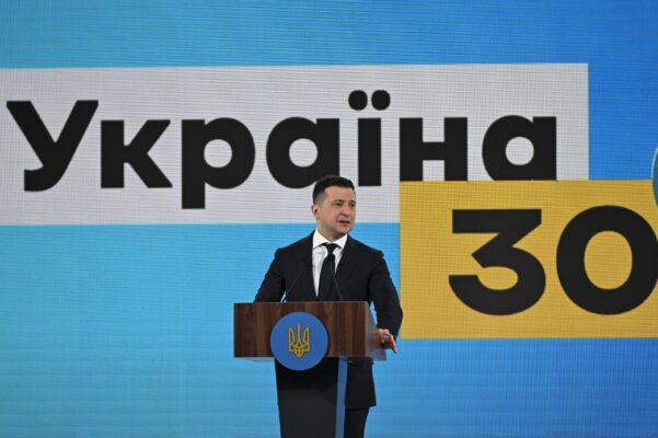 Зеленский опять солгал украинцам о российской вакцине "Спутник-V"