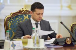 Зеленский объявил на Украине войну олигархам