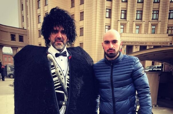У МИД РФ проходил концерт с оркестром, конями и ряжеными в честь Марии Захаровой