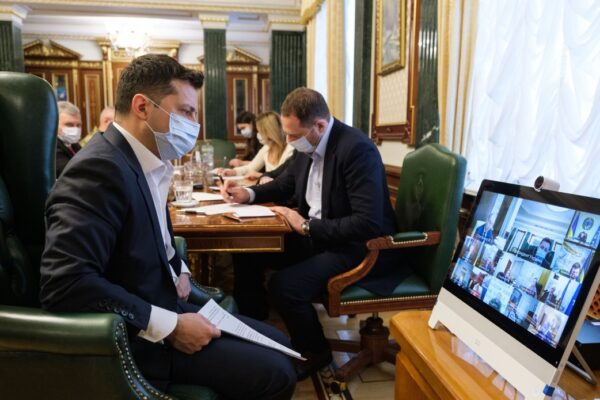 "Маразматик позвонил диктатору" - соцсети о разговоре Байдена и Зеленского