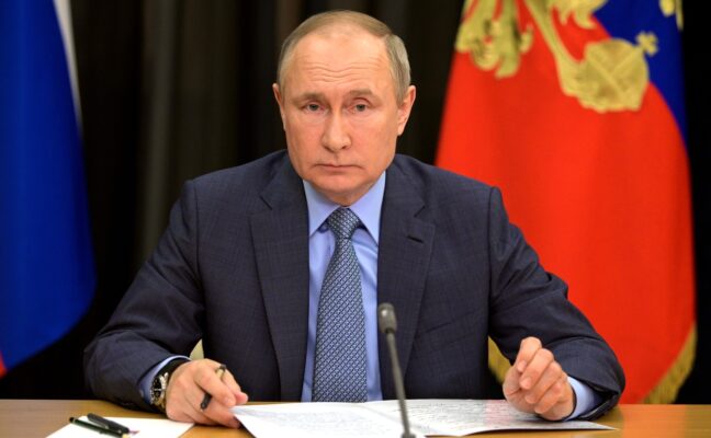 Путин дал ряд важных поручений после трагедии в Казани