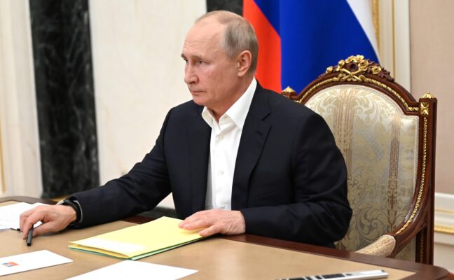 Путин готовится к прямой линии