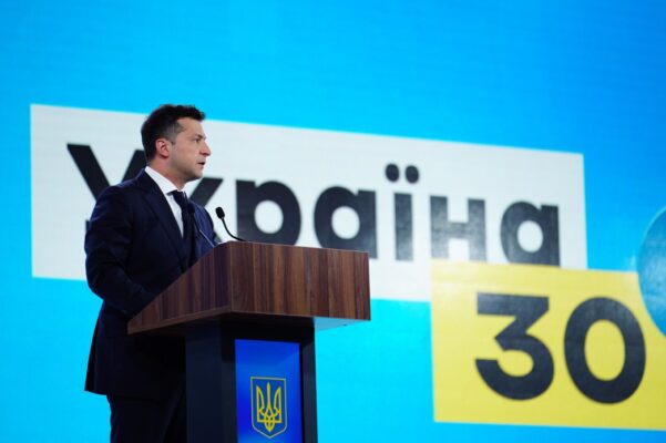 Зеленский на форуме украина-30