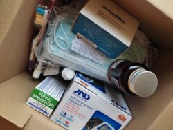 Коробка подарков за вакцинацию и ревакцинацию 65+, фото - Tochka Zрения