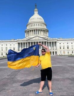 Депутат от партии Слуга народа Клочко напротив Капитолия США