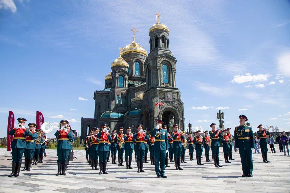 Спасская башня, главный храм ВС РФ
