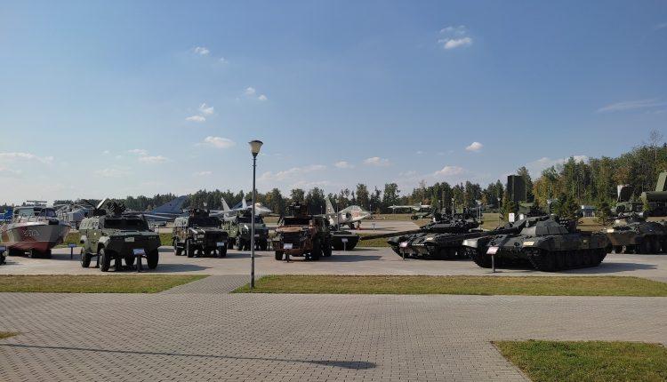 Выставка техники и оружия, захваченных в ходе СВО на Украине, фото Tochka Zрения
