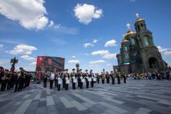 Спасская башня у главного храма ВС РФ