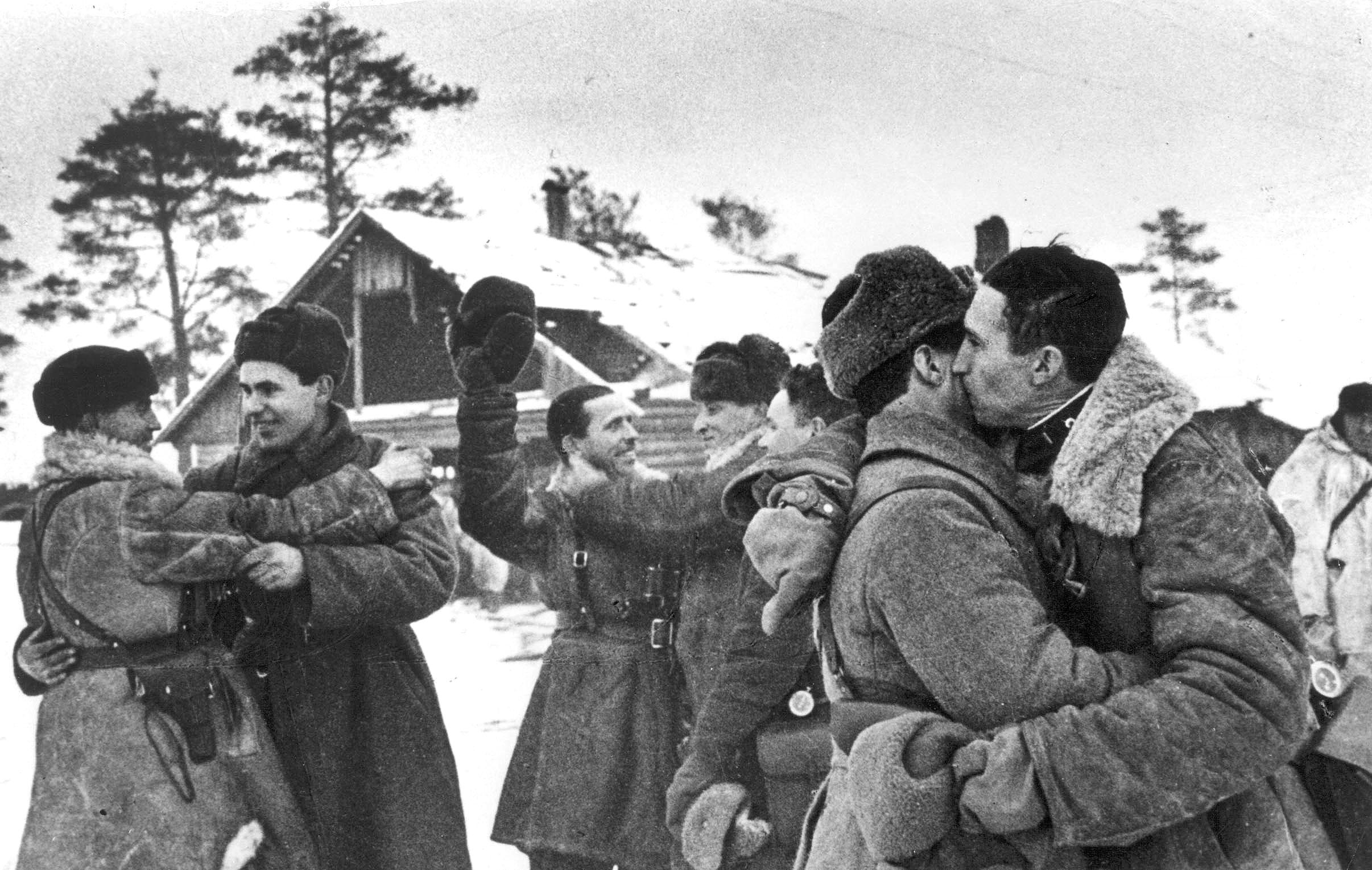 Прорыв блокады Ленинграда. Встреча войск Ленинградского и Волховского фронтов у Ропши, фото - Миноборонф РФ