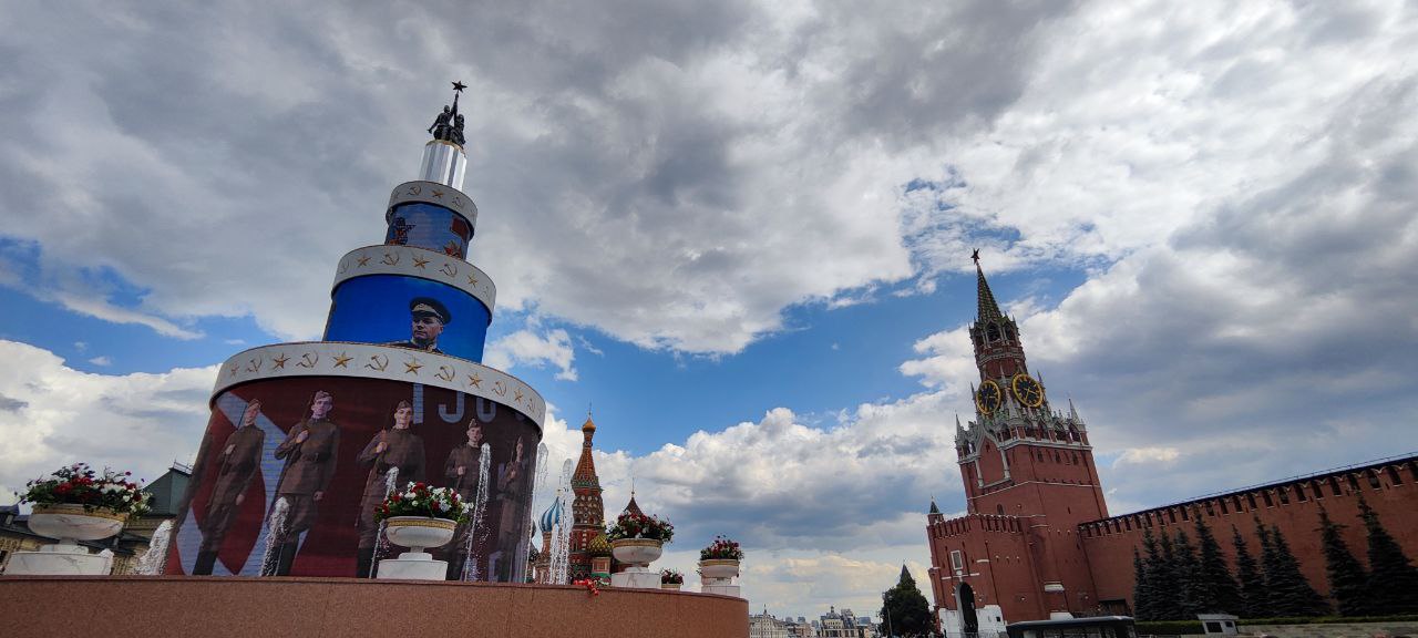 Почти полмиллиона человек постели музей на Красной площади в честь 80-летия Парада Победы